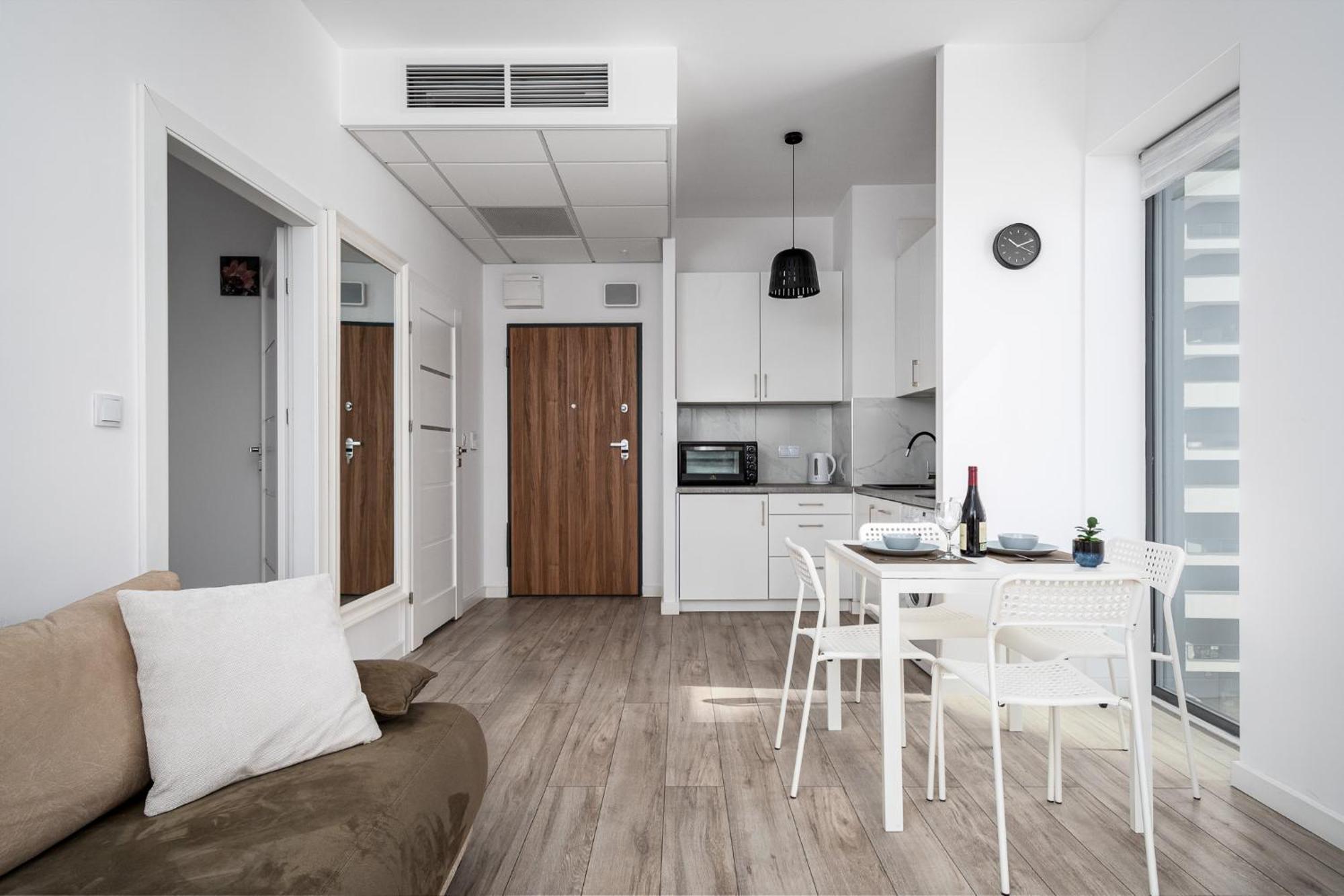 דירות ורשה Apart D&K Free Parking Aleja Prymasa Tysiaclecia 83A מראה חיצוני תמונה