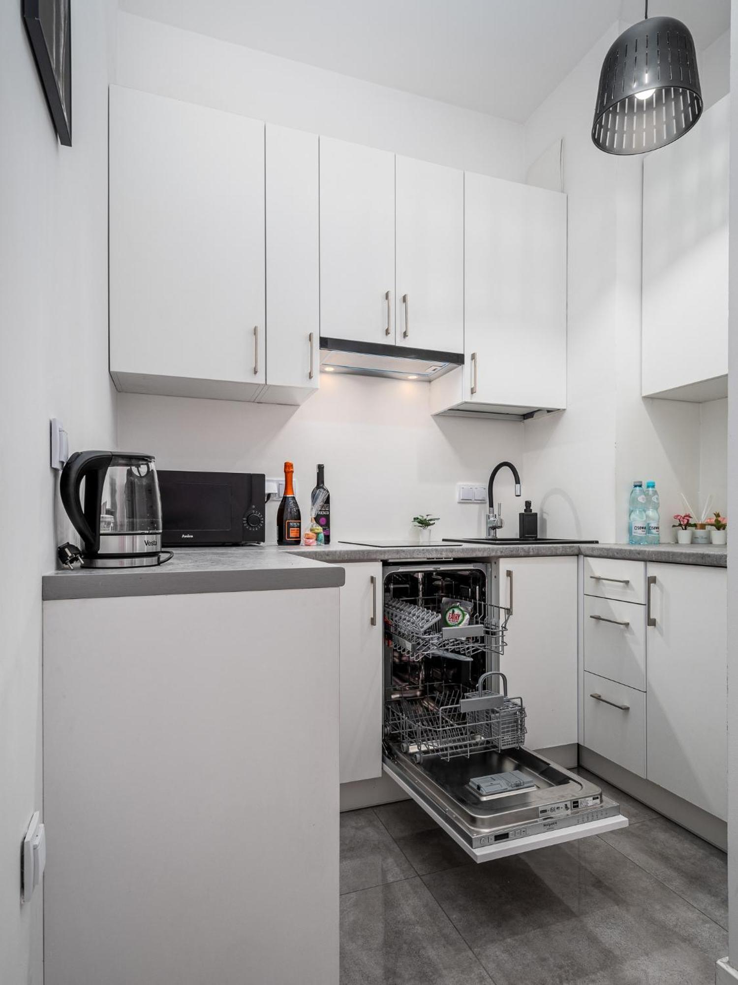 דירות ורשה Apart D&K Free Parking Aleja Prymasa Tysiaclecia 83A מראה חיצוני תמונה